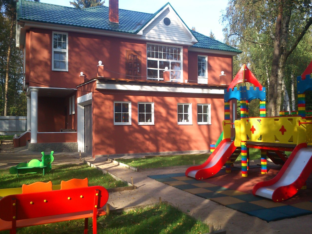 Частный детский сад "Цветные ладошки"